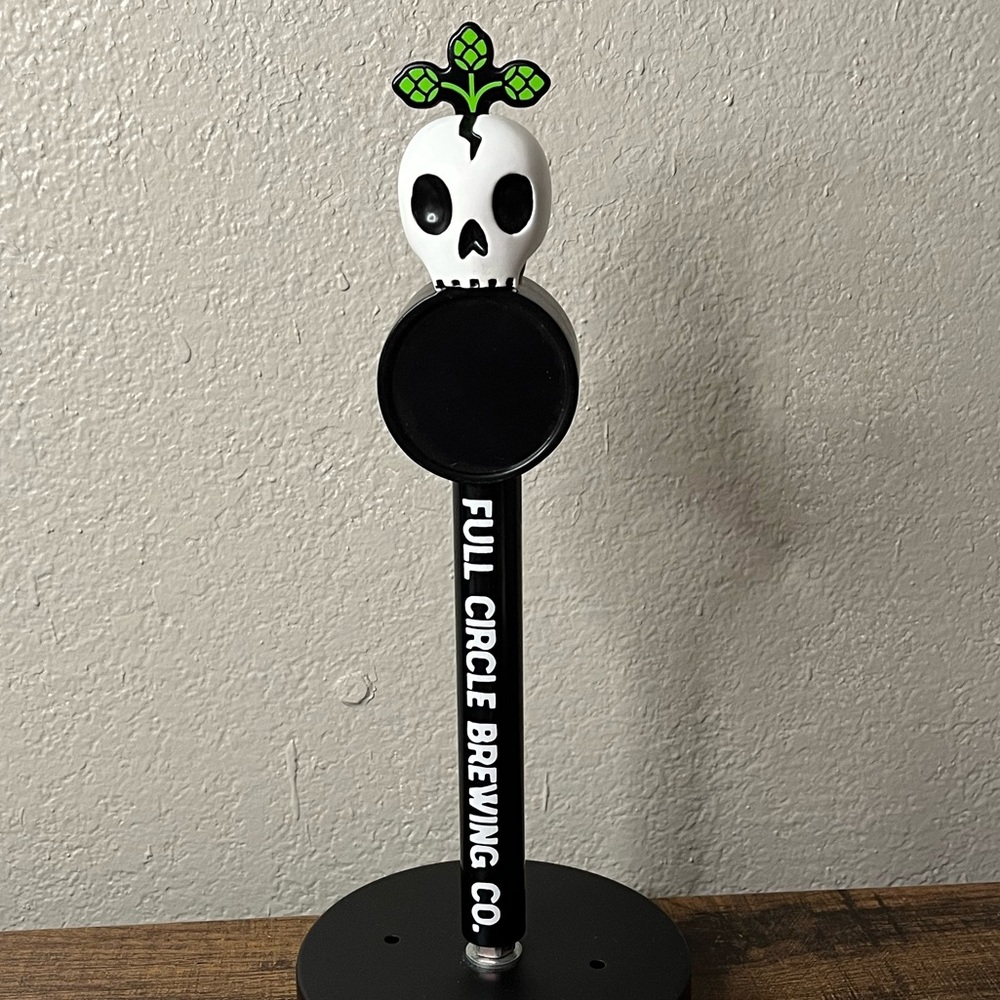 Full Circle Brewing Co Beer Tap Handle Figural Skull Man Cave Rare